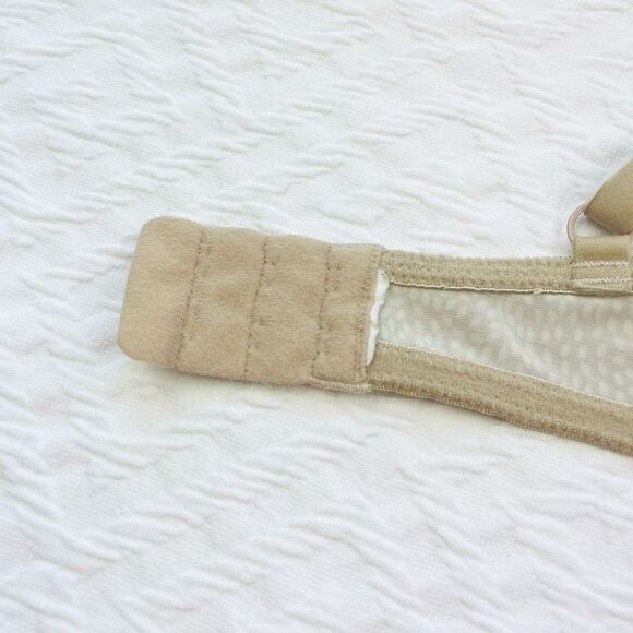 BUY 1 GET ONE FREE Warners 34d wire free comfortable every day bra tan and white - Picture 6 of 9